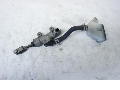 Baksidan på Bromshuvudcylinder från en Suzuki GSX-R 750 -2001 motorcykel.