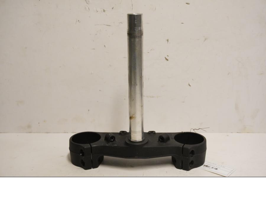 Framsidan på Gaffelkrona från en KTM 990 Super Duke -2012 motorcykel.