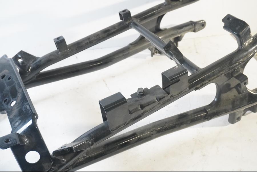 Baksidan på Bakram från en Kawasaki ZZR 1200 -2002 motorcykel.