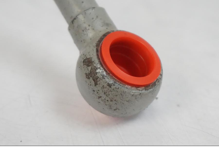 Höger sida på Oljerör från en BMW F 650 CS -2002 motorcykel.