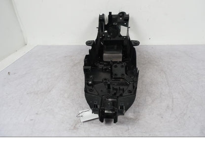 Snett nerifrån på Undertail från en Yamaha MT-09 -2024 motorcykel.