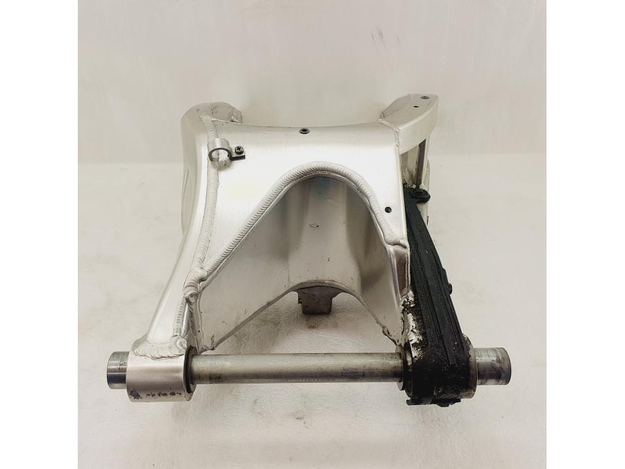 Vänster sida på Sving från en Honda CBR 900 RR -2003 motorcykel.