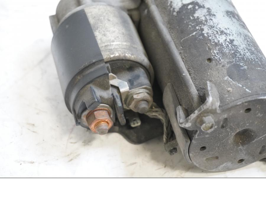 Baksidan på Startmotor från en BMW R 1200 GS -2006 motorcykel.