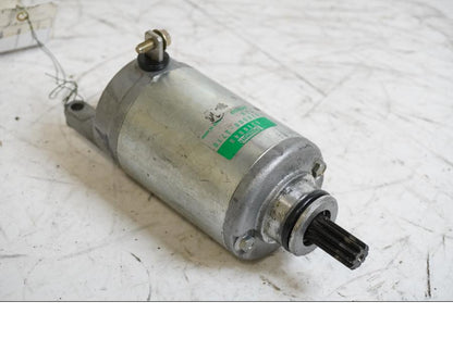 Framsidan på Startmotor från en Triumph Daytona 675 -2006 motorcykel.