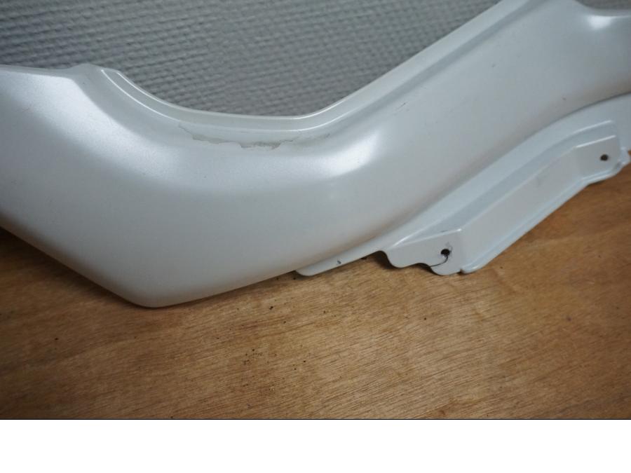 Baksidan på Sidopanel från en Suzuki M 1800 -2007 motorcykel.