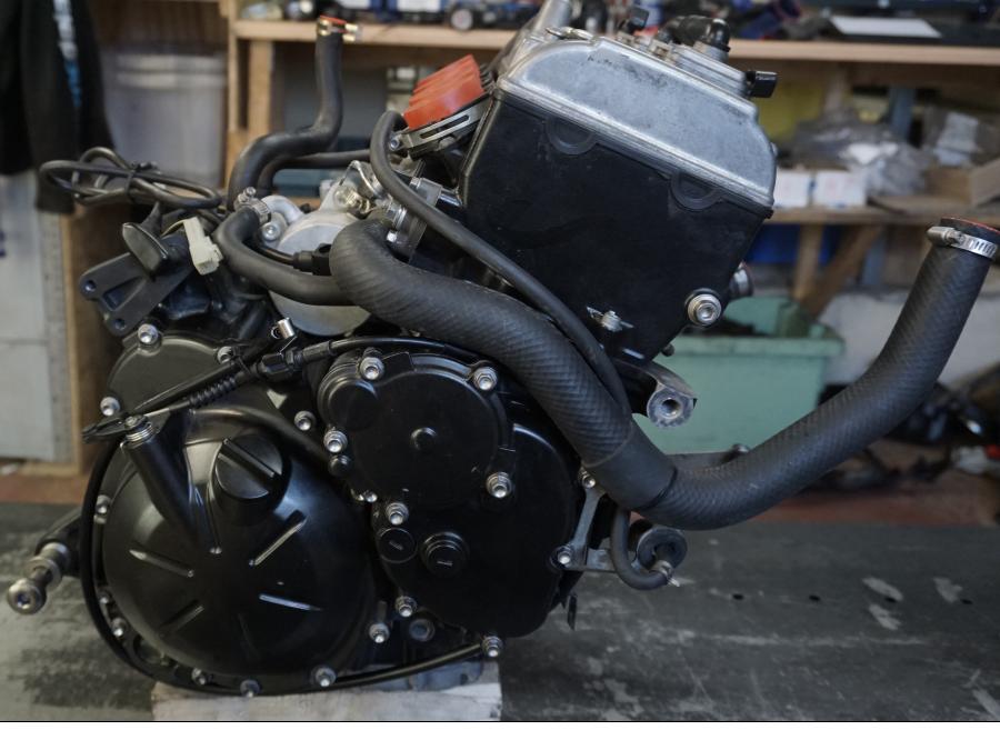 Framsidan på Motor från en Kawasaki ZX-6R -2007 motorcykel.