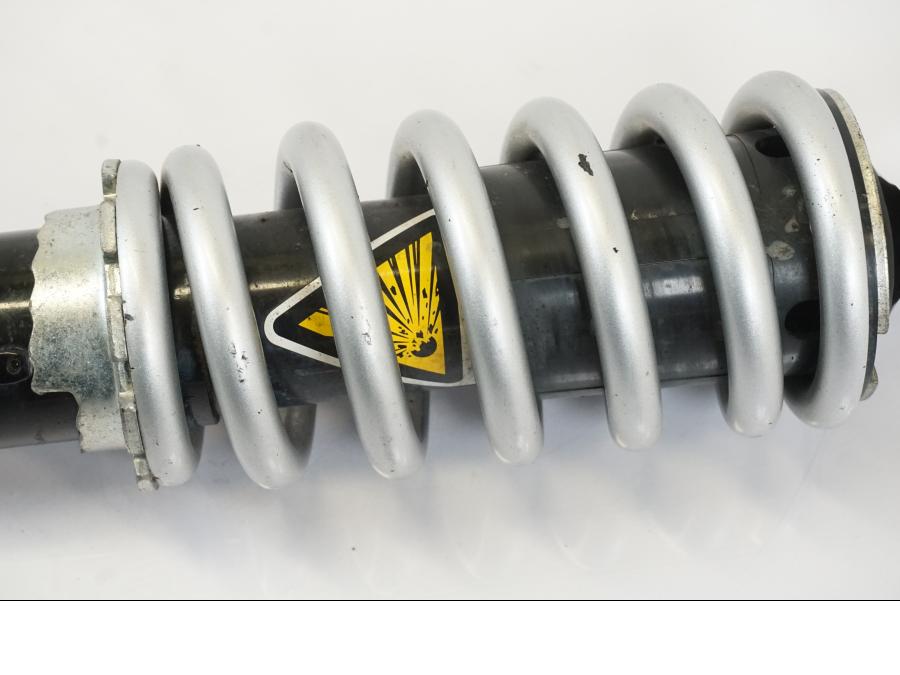 Höger sida på Stötdämpare från en Yamaha MT-07 -2016 motorcykel.