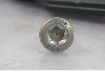 Baksidan på Bromspedal från en KTM 1290 Super Duke R -2022 motorcykel.