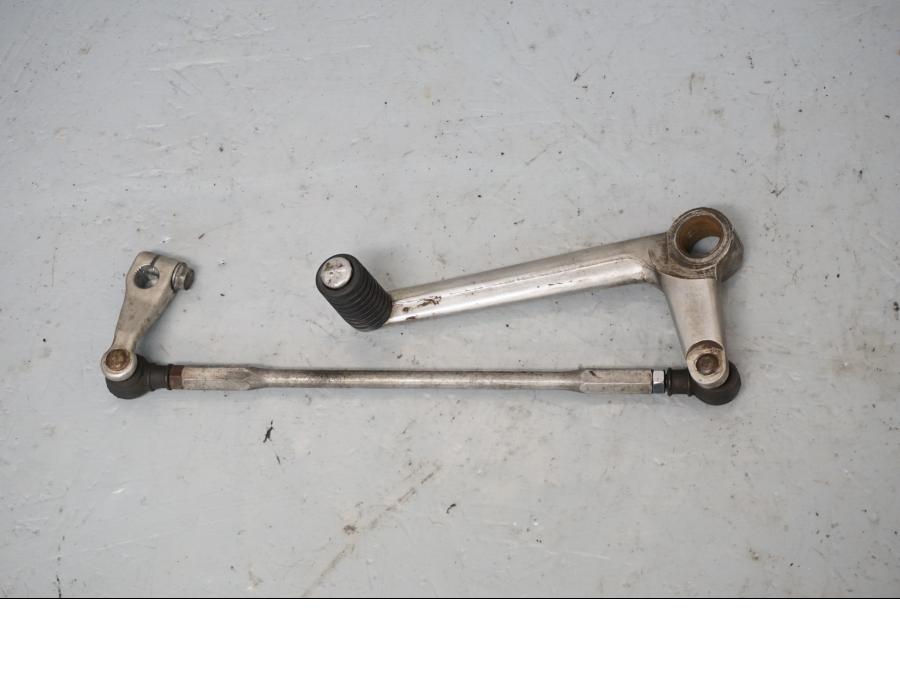 Framsidan på Växelpedal från en Honda CBR 900 RR -1996 motorcykel.