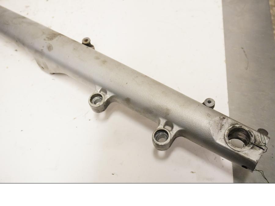 Baksidan på Gaffelben från en BMW R 1100 RS -1997 motorcykel.