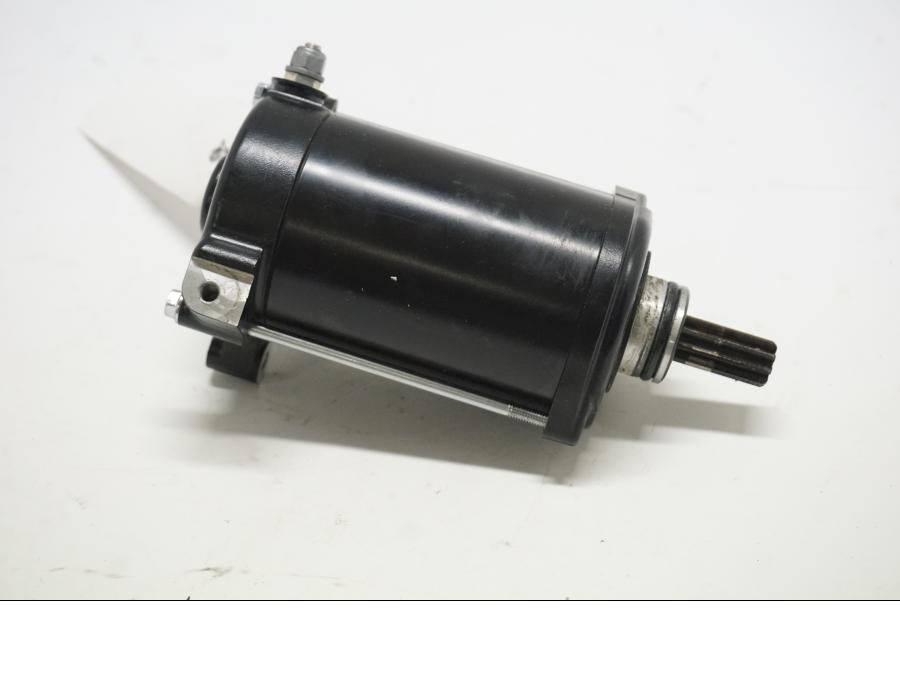 Baksidan på Startmotor från en BMW R 1250 GS -2019 motorcykel.