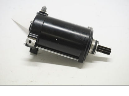 Baksidan på Startmotor från en BMW R 1250 GS -2019 motorcykel.