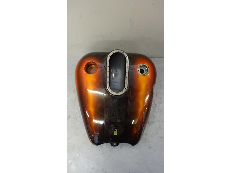 Höger sida på Bensintank från en H-D Touring Road King Custom FLHRSI -2004 motorcykel.