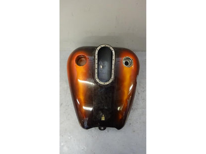 Höger sida på Bensintank från en H-D Touring Road King Custom FLHRSI -2004 motorcykel.