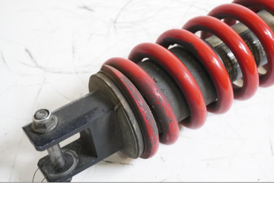 Baksidan på Stötdämpare från en Kawasaki Z 1000 -2003 motorcykel.