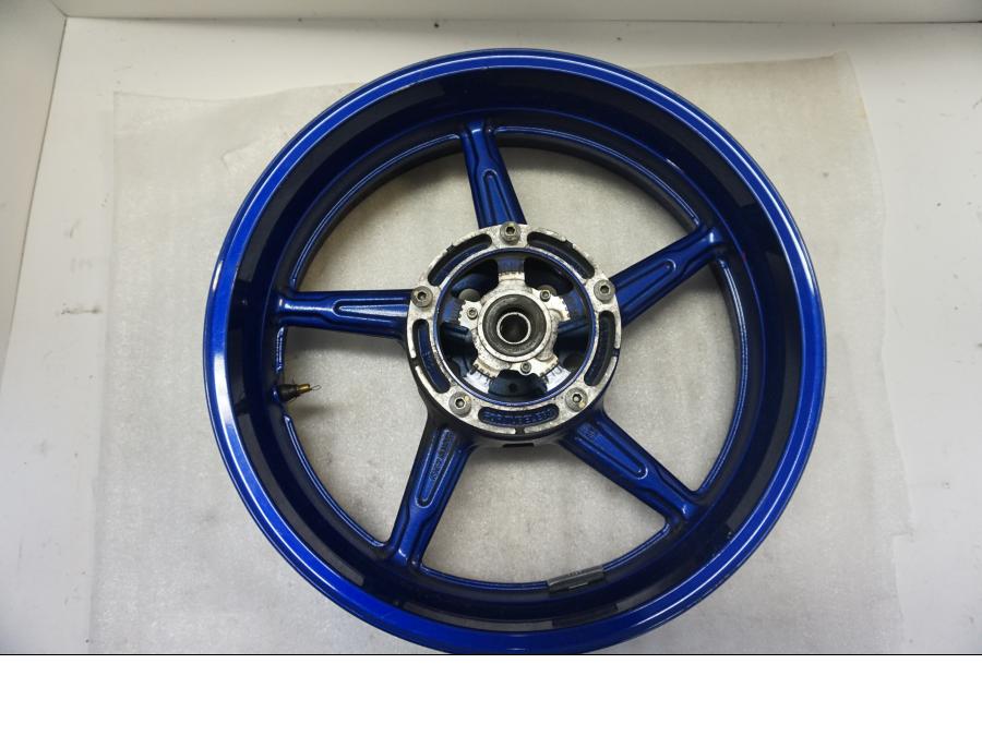 Höger sida på Fälg från en Suzuki SV 650 -2016 motorcykel.