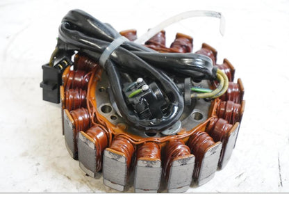 Framsidan på Generator från en Suzuki TL 1000 R -1999 motorcykel.