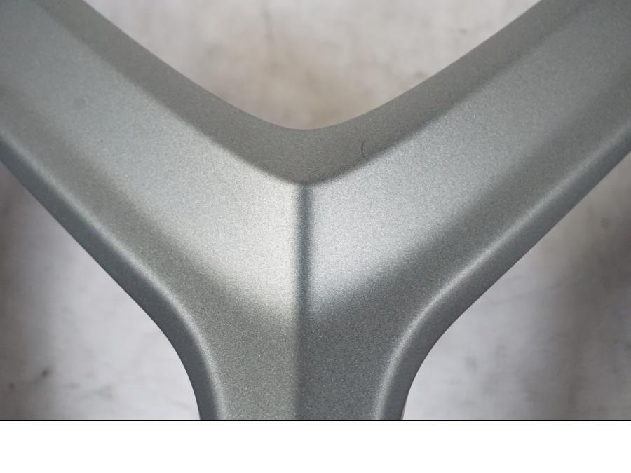 Snett uppifrån på Toppkåpa från en Yamaha Aerox 4 -2020 moped.