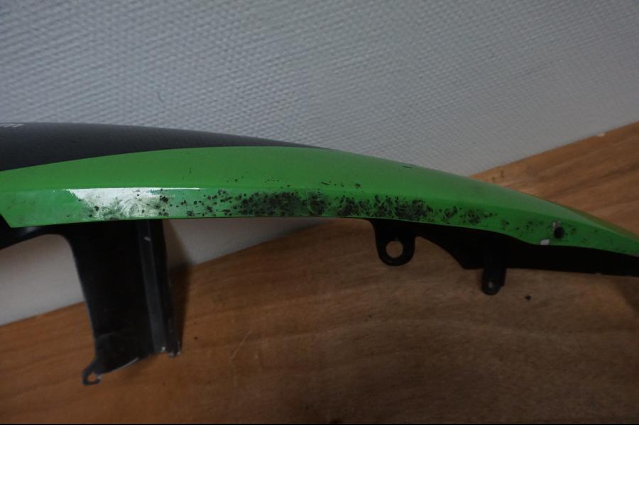 Vänster sida på Bakvinge från en Suzuki GSX-R 750 -1997 motorcykel.