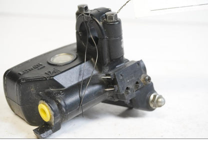 Höger sida på Bromshuvudcylinder från en Honda CB 600 Hornet -2003 motorcykel.