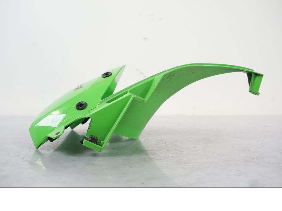 Vänster sida på Toppkåpa från en Kawasaki ZX-6R -2011 motorcykel.