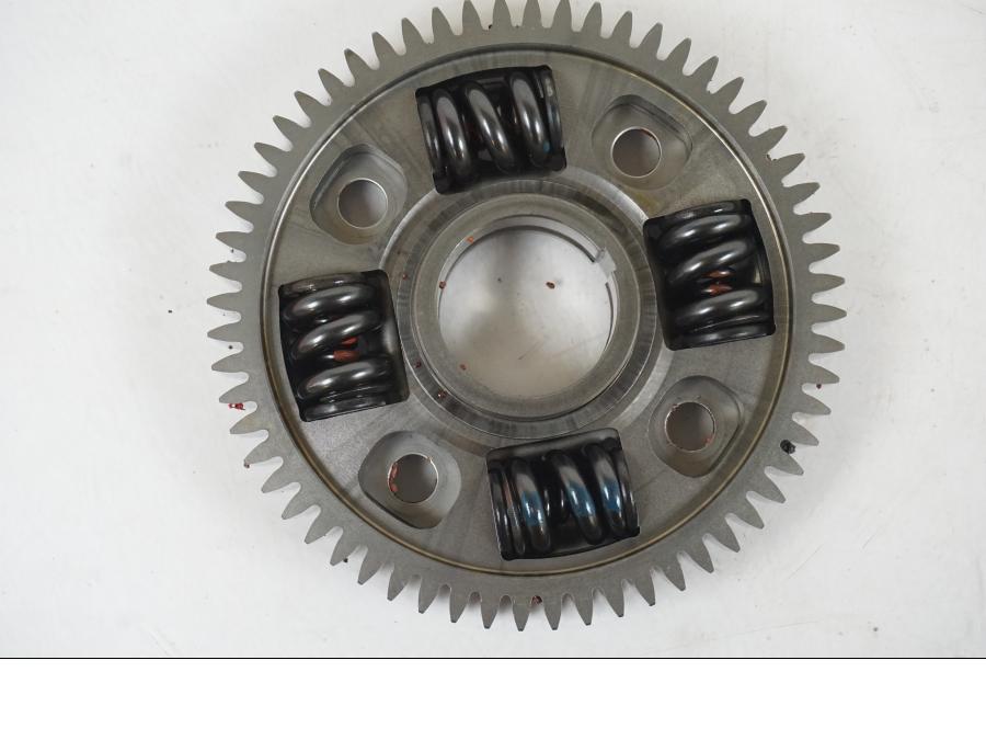 Baksidan på Kopplingskorgsdrev från en BMW R 1250 GS -2021 motorcykel.