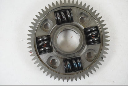 Baksidan på Kopplingskorgsdrev från en BMW R 1250 GS -2021 motorcykel.