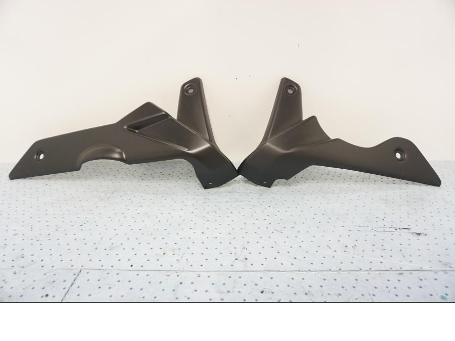 Snett nerifrån på Magkåpa från en Suzuki GSR 600 -2008 motorcykel.