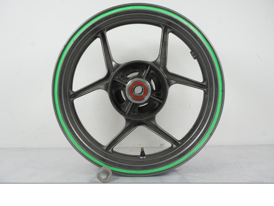 Framsidan på Fälg från en Kawasaki ZX-6R -2005 motorcykel.