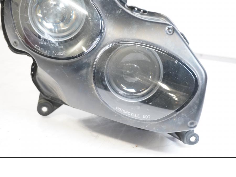 Baksidan på Strålkastare från en Kawasaki ZZ-R 1400 -2010 motorcykel.