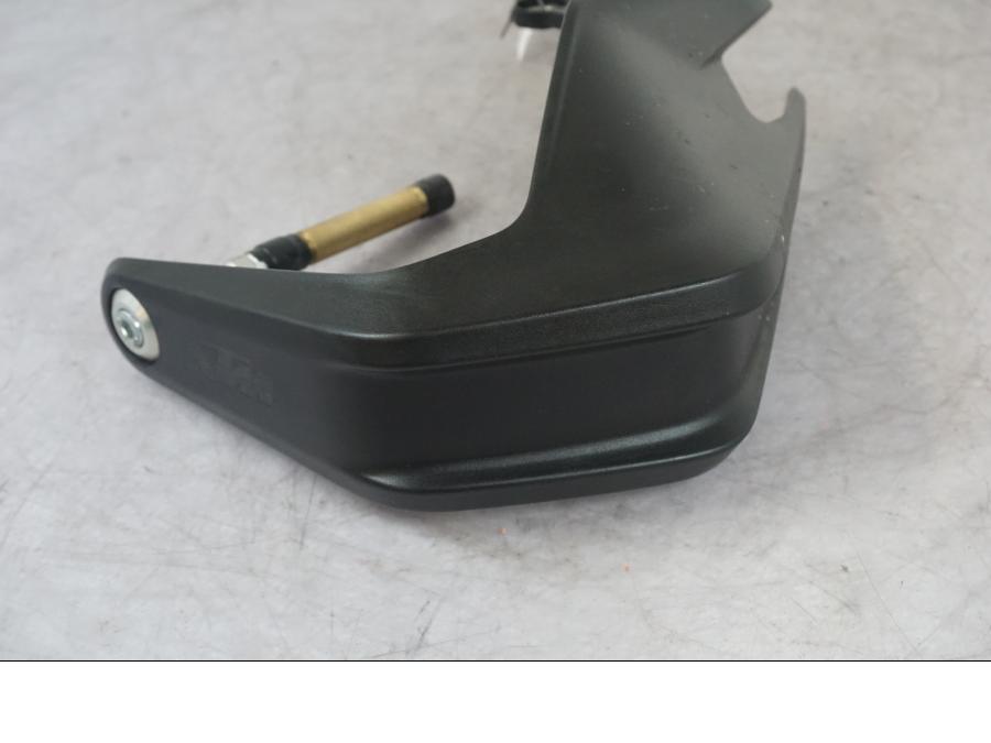 Höger sida på Handskyddsbågar från en KTM 1290 Super Adventure S -2022 motorcykel.