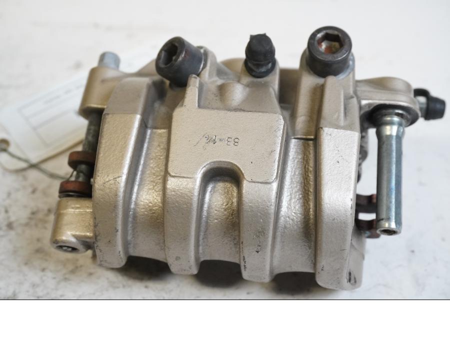 Baksidan på Bromsok från en Honda VFR 800 -2008 motorcykel.