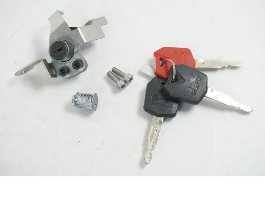 Baksidan på Låssats från en Kawasaki Z 1000 -2008 motorcykel.