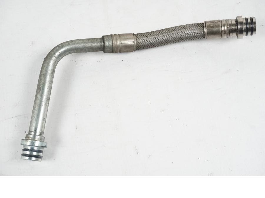 Framsidan på Oljekylrör från en MV Agusta Dragster -2014 motorcykel.