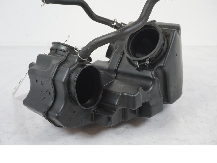 Extrabild1 på Luftburk från en Suzuki VZR 1800 -2009 motorcykel.