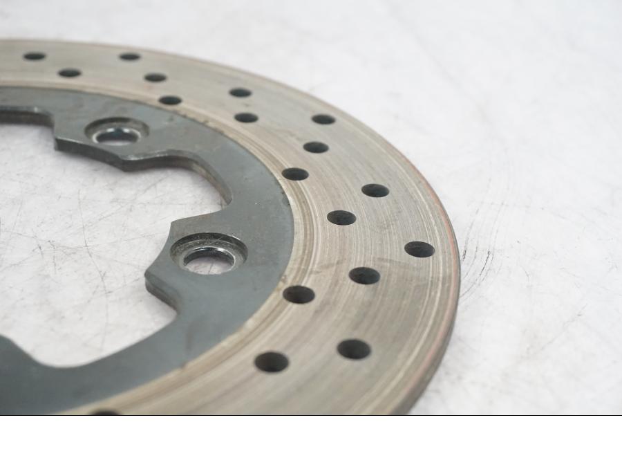 Baksidan på Bromsskiva från en Suzuki GSX-R 600 -2008 motorcykel.