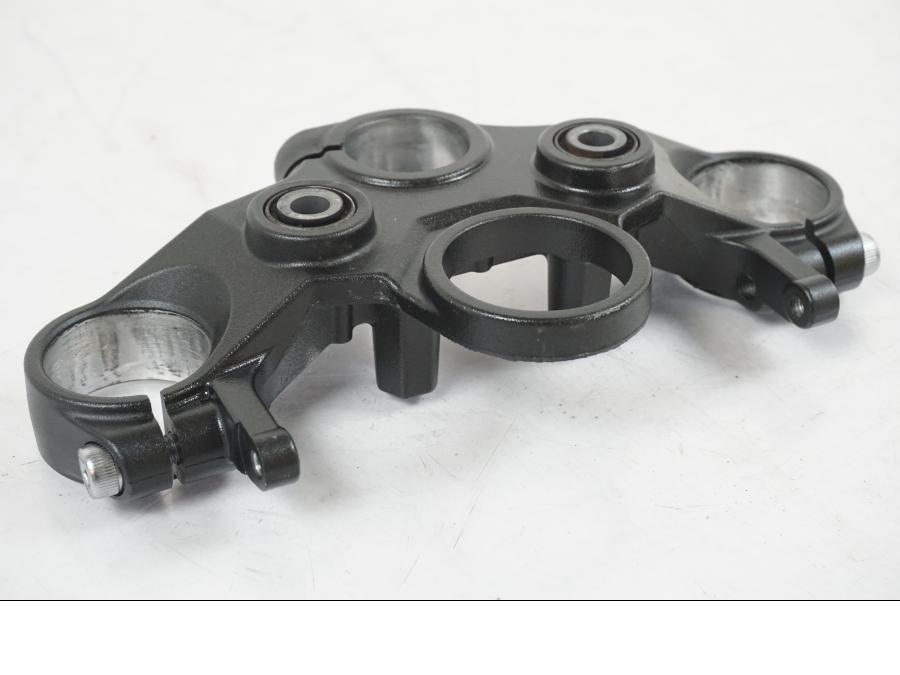 Vänster sida på Gaffelkrona från en Yamaha MT-07 -2019 motorcykel.