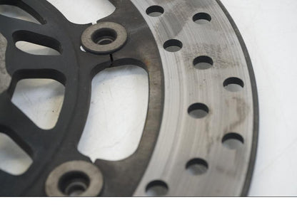 Vänster sida på Bromsskiva från en Triumph TT 600 -2002 motorcykel.