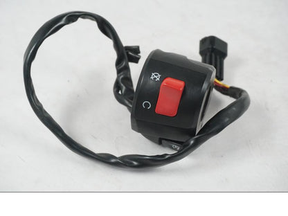 Framsidan på Styrelreglage från en Kawasaki ER-6N ABS -2010 motorcykel.