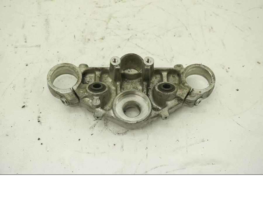 Baksidan på Gaffelkrona från en Honda ST 1100 -1999 motorcykel.