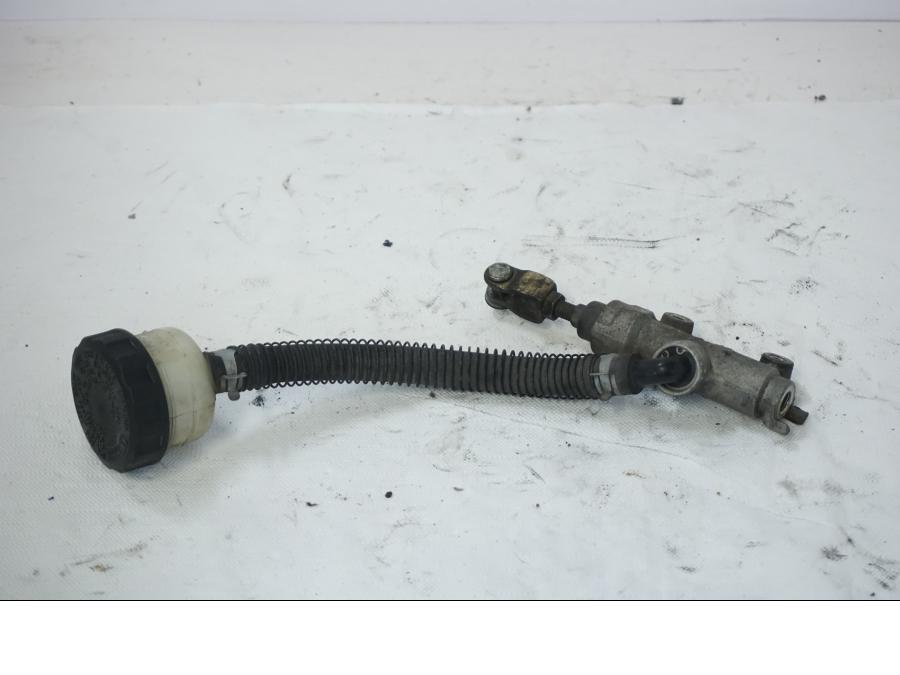 Höger sida på Bromshuvudcylinder från en Kawasaki VN 1500 -1996 motorcykel.