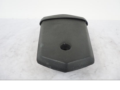 Höger sida på Sadel från en Yamaha YZF-R 125 -2008 motorcykel.