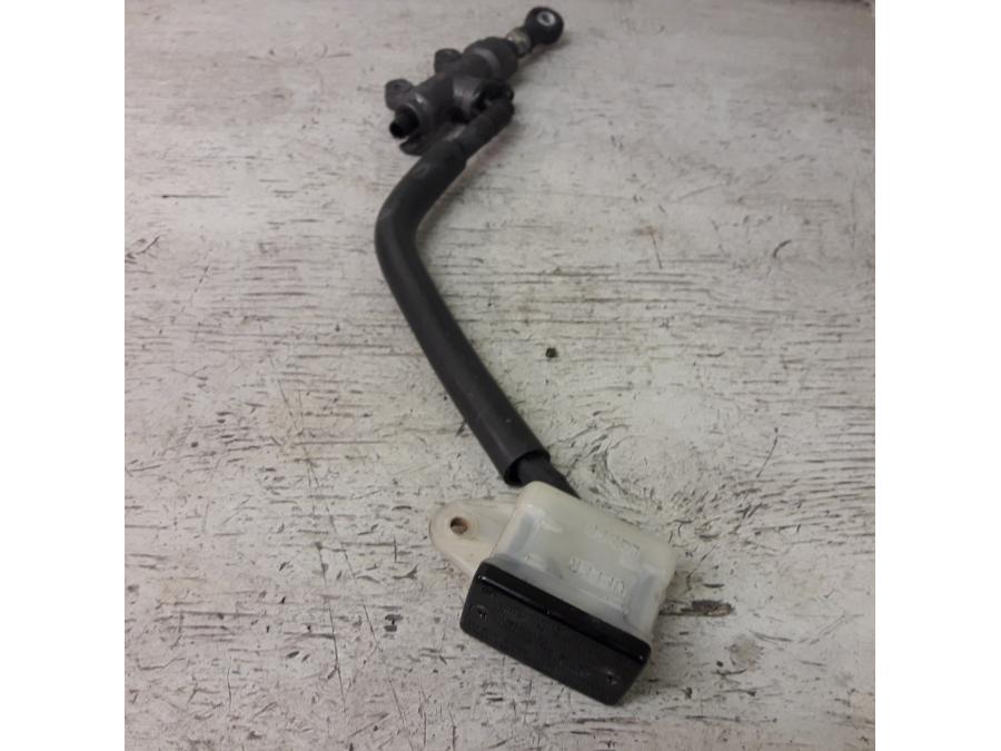 Baksidan på Bromshuvudcylinder från en Honda CBR 1000 RR -2004 motorcykel.