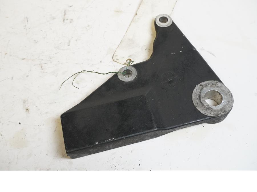 Baksidan på Bromsoksfäste från en Triumph Thruxton -2004 motorcykel.