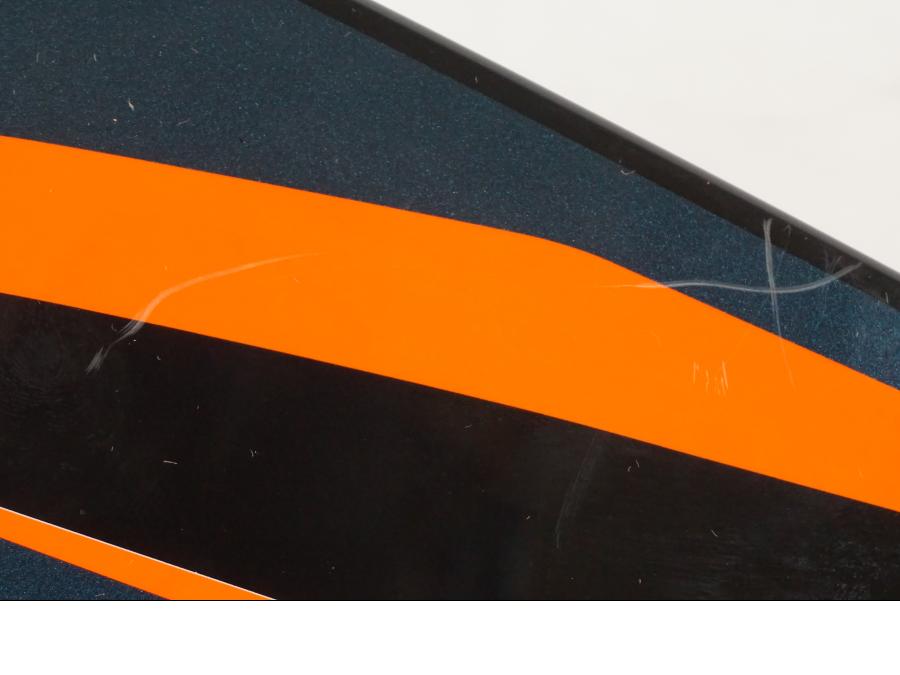 Vänster sida på Sidkåpa från en KTM 1290 Super Duke R EVO -2023 motorcykel.