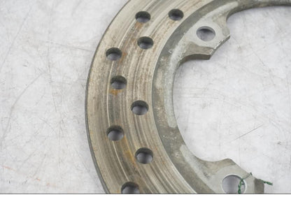 Baksidan på Bromsskiva från en Honda CBR 600 -2002 motorcykel.