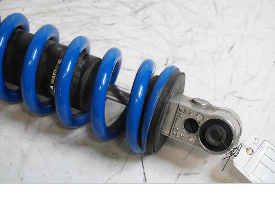 Baksidan på Stötdämpare från en Triumph Tiger -2007 motorcykel.