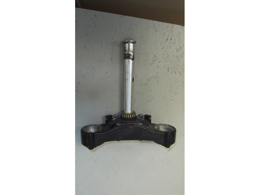 Baksidan på Gaffelkrona från en KTM 640 Duke -2002 motorcykel.