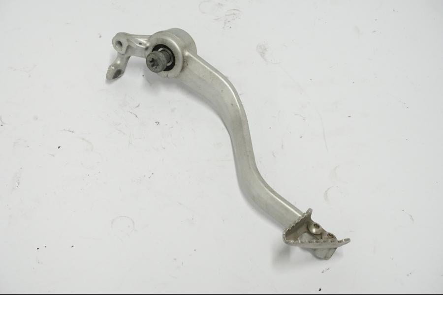 Framsidan på Bromspedal från en KTM 690 Duke -2016 motorcykel.