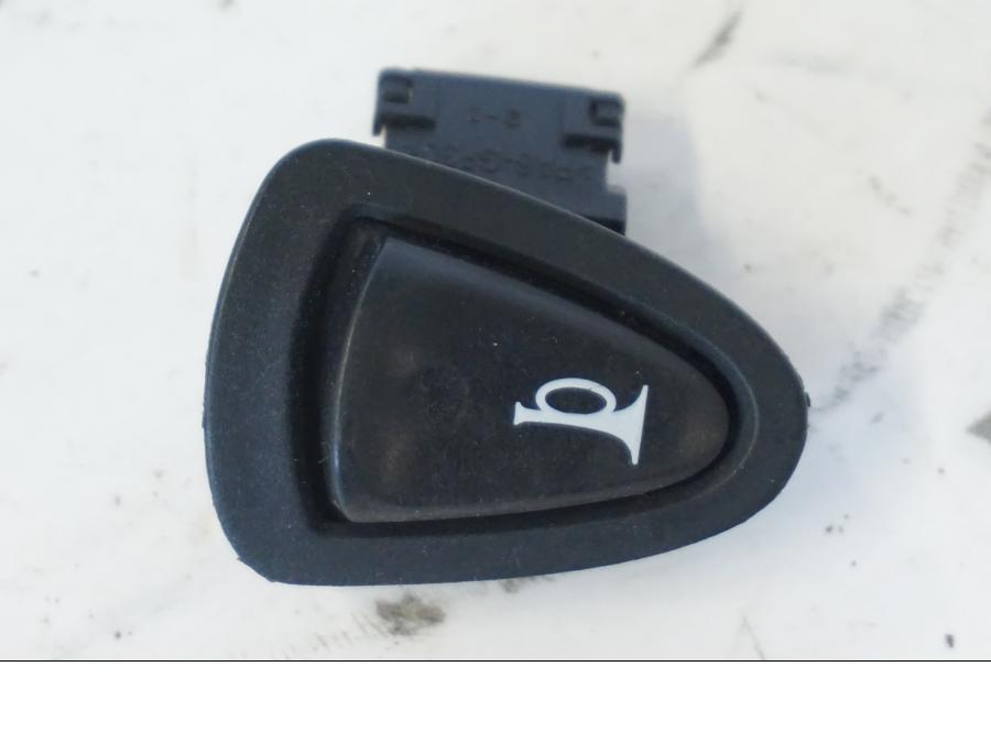 Framsidan på Tryckknappsreglage från en Honda SH 300 A -2011 scooter.